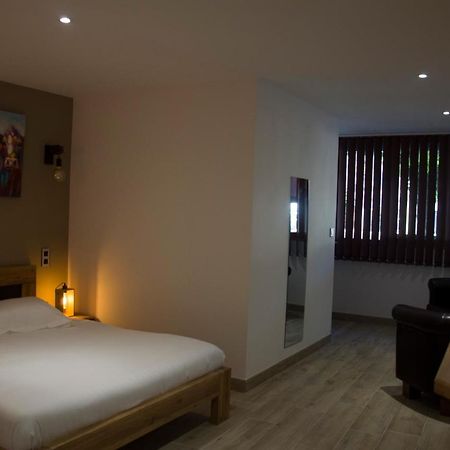 Aux Platanes Hotel Poligny  Bagian luar foto