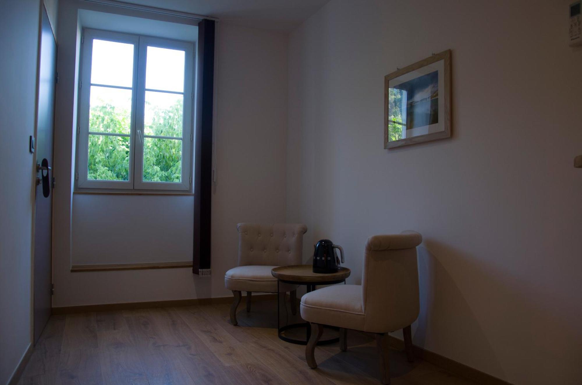 Aux Platanes Hotel Poligny  Ruang foto